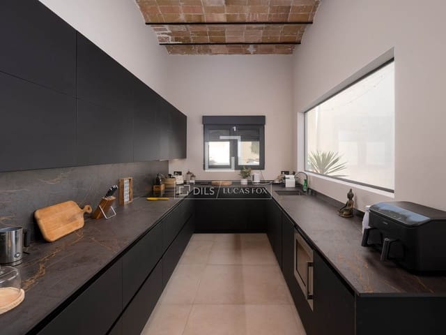 5 bedroom Villa for sale in El Masnou with pool garage - € 1,290,000 (Ref: 9707924)