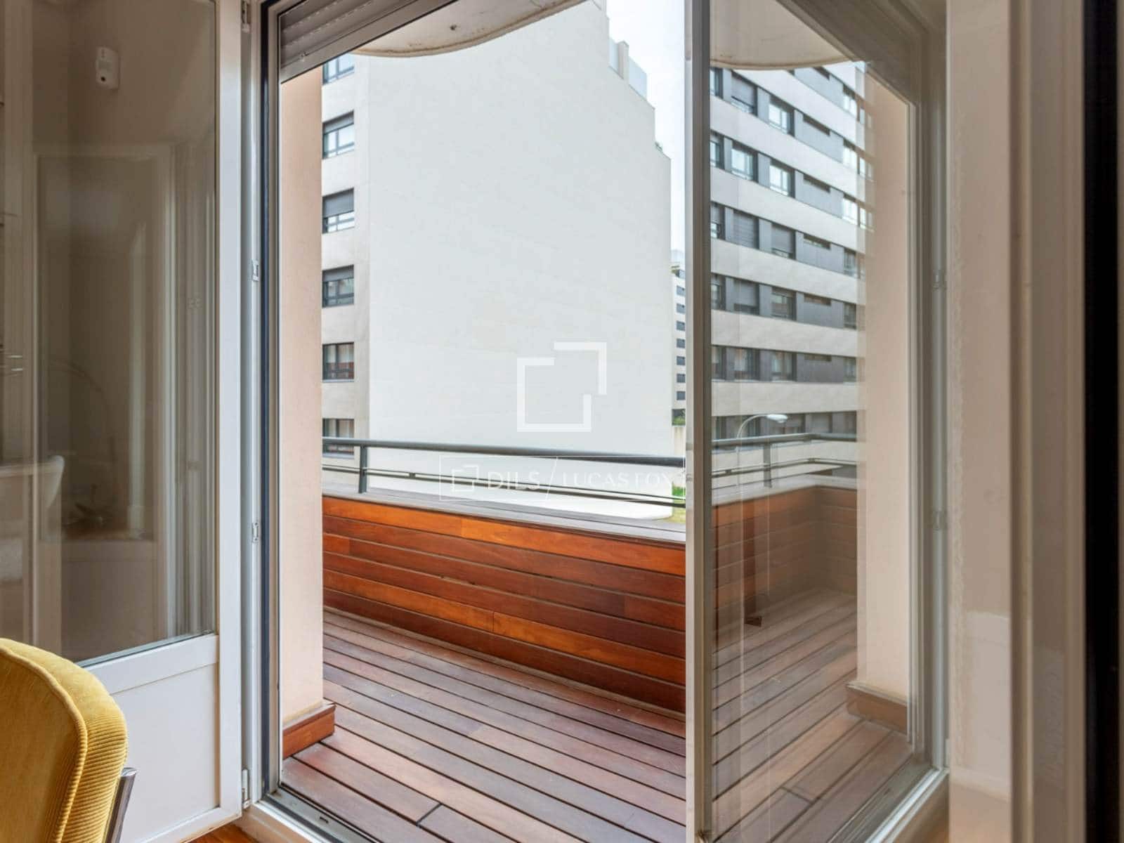 3 quarto Apartamento para arrendar em Madrid cidade - 3 750 € (Ref: 9709038)