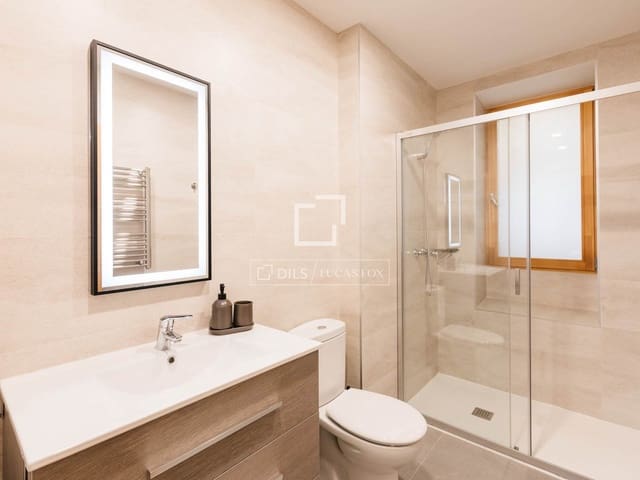 3 quarto Apartamento para arrendar em Madrid cidade - 3 900 € (Ref: 9709040)