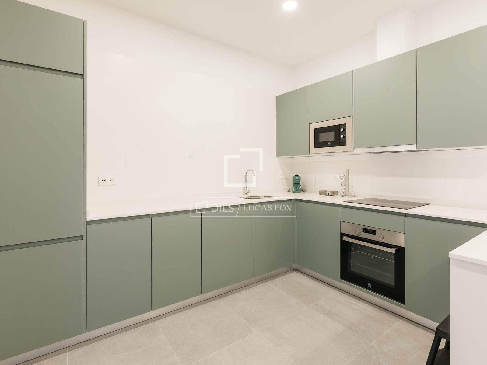 3 slaapkamer Appartement te huur in Madrid stad - € 3.900 (Ref: 9709040)