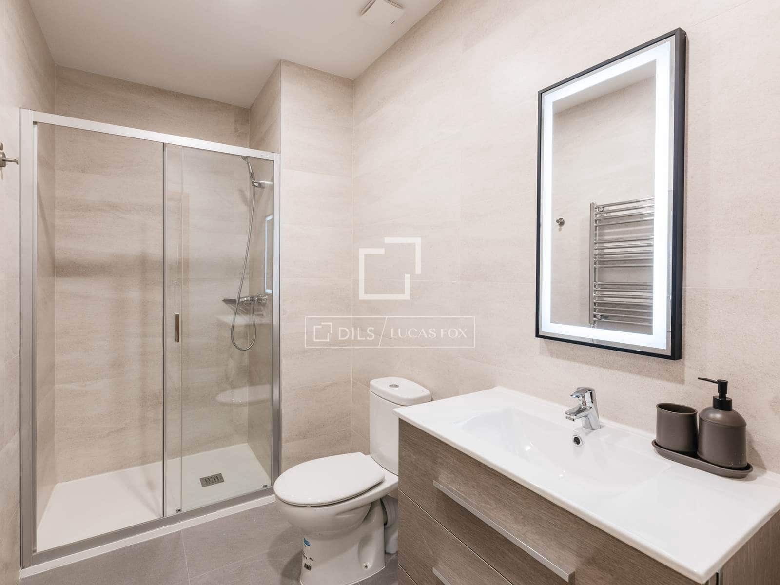 3 slaapkamer Appartement te huur in Madrid stad - € 3.900 (Ref: 9709040)