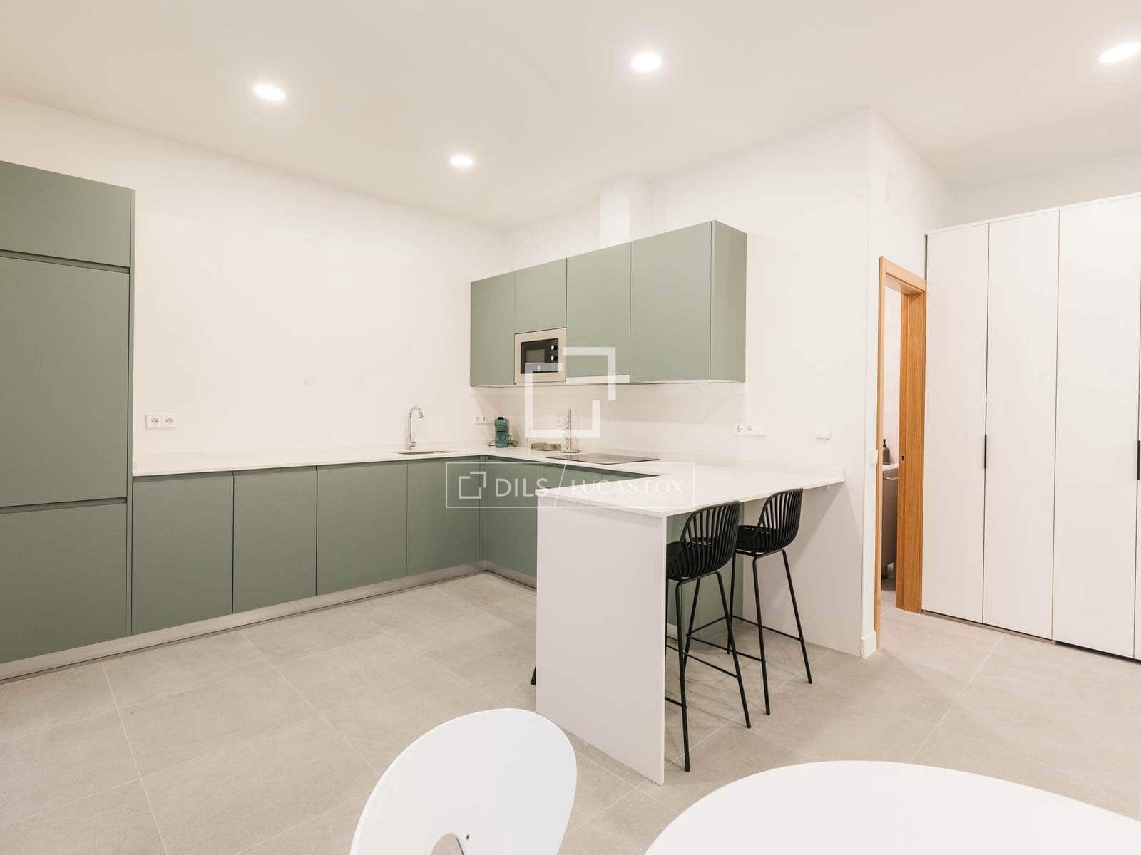 3 slaapkamer Appartement te huur in Madrid stad - € 3.900 (Ref: 9709040)