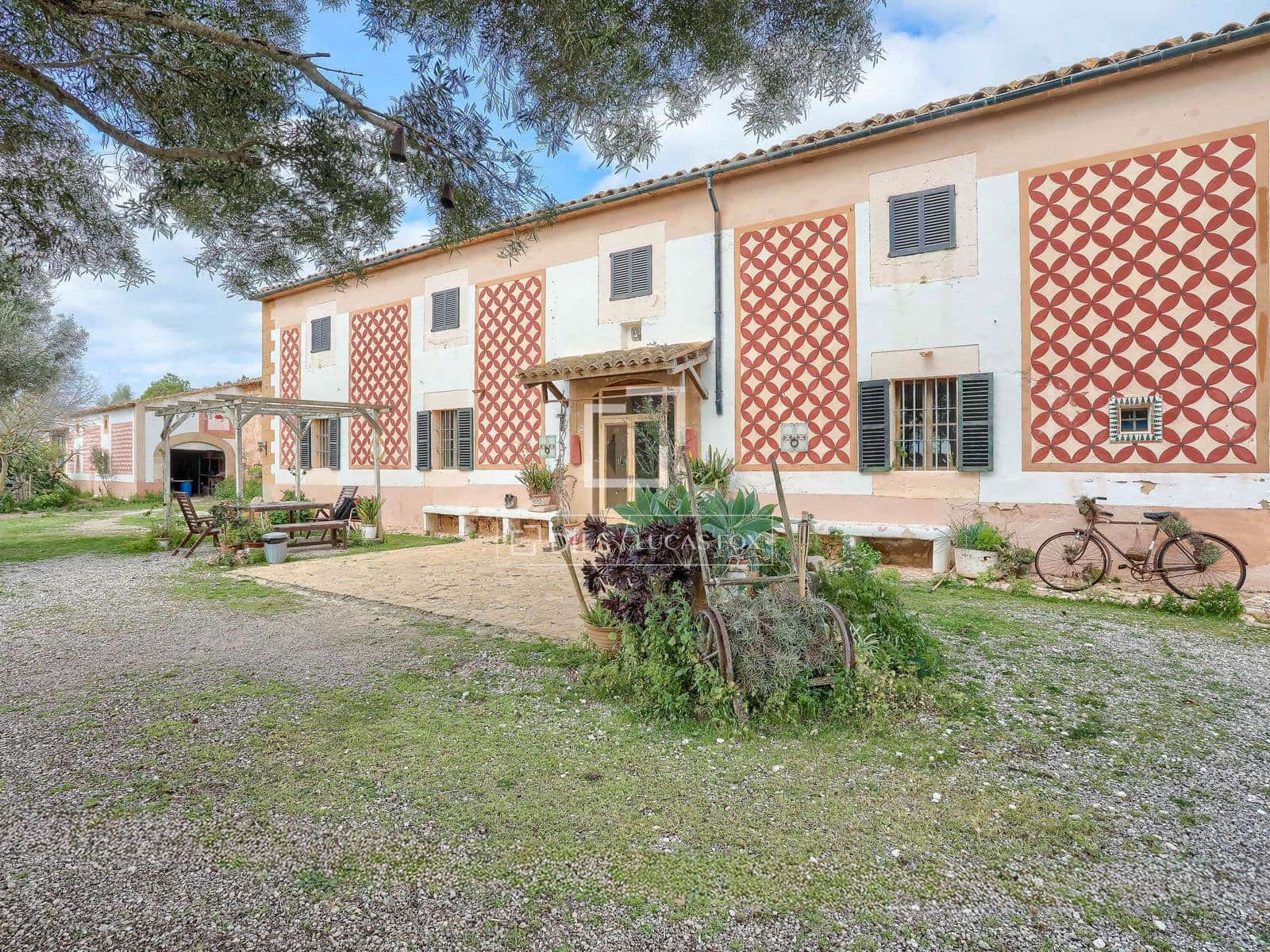 8 bedroom Finca/Country House for sale in Llucmajor with garage - € 4,485,000 (Ref: 9709044)