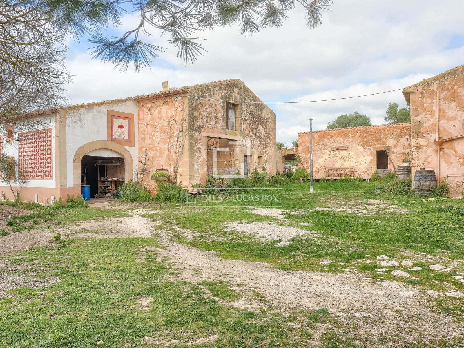 8 bedroom Finca/Country House for sale in Llucmajor with garage - € 4,485,000 (Ref: 9709044)