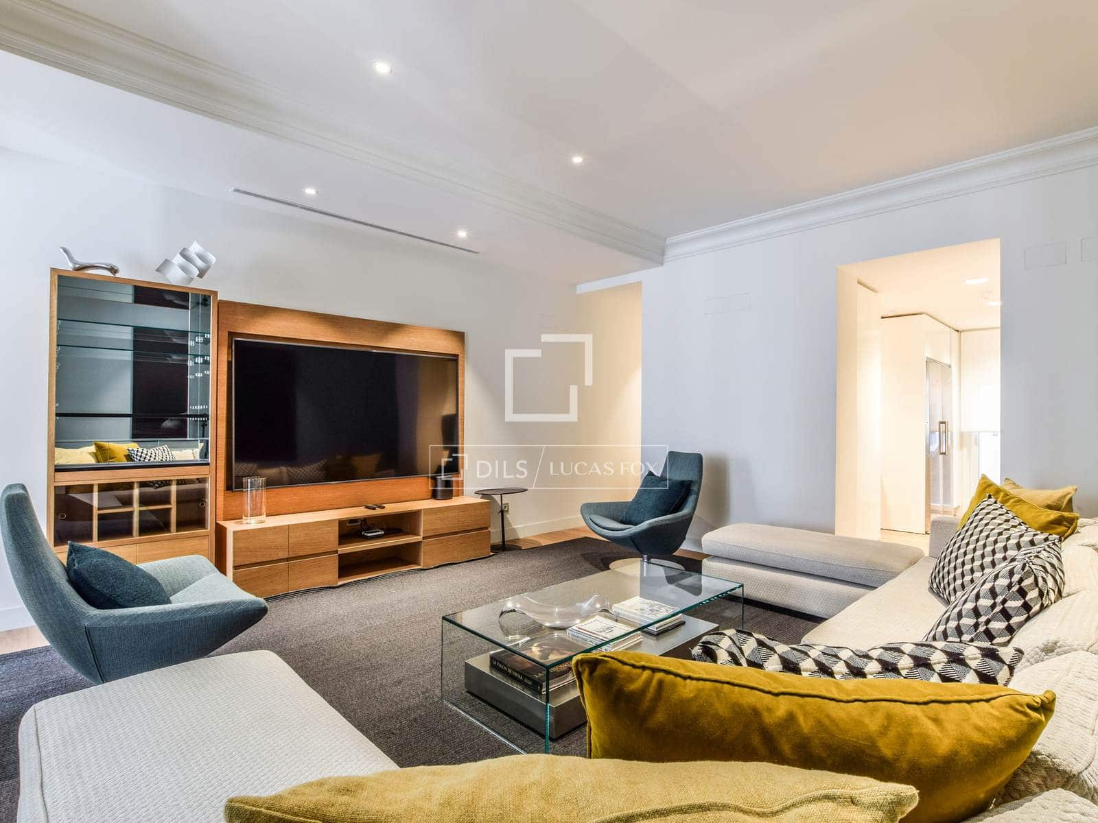 3 quarto Apartamento para arrendar em Madrid cidade - 8 800 € (Ref: 9709130)