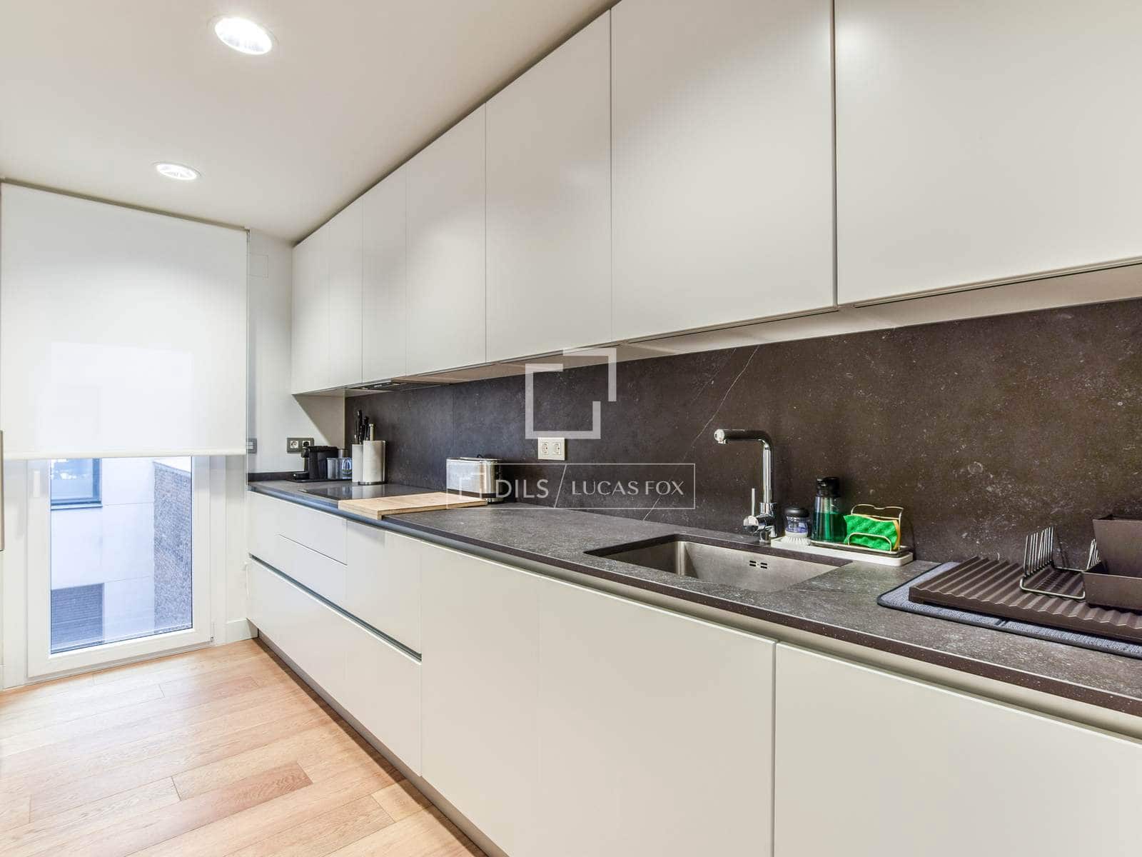 3 quarto Apartamento para arrendar em Madrid cidade - 8 800 € (Ref: 9709130)