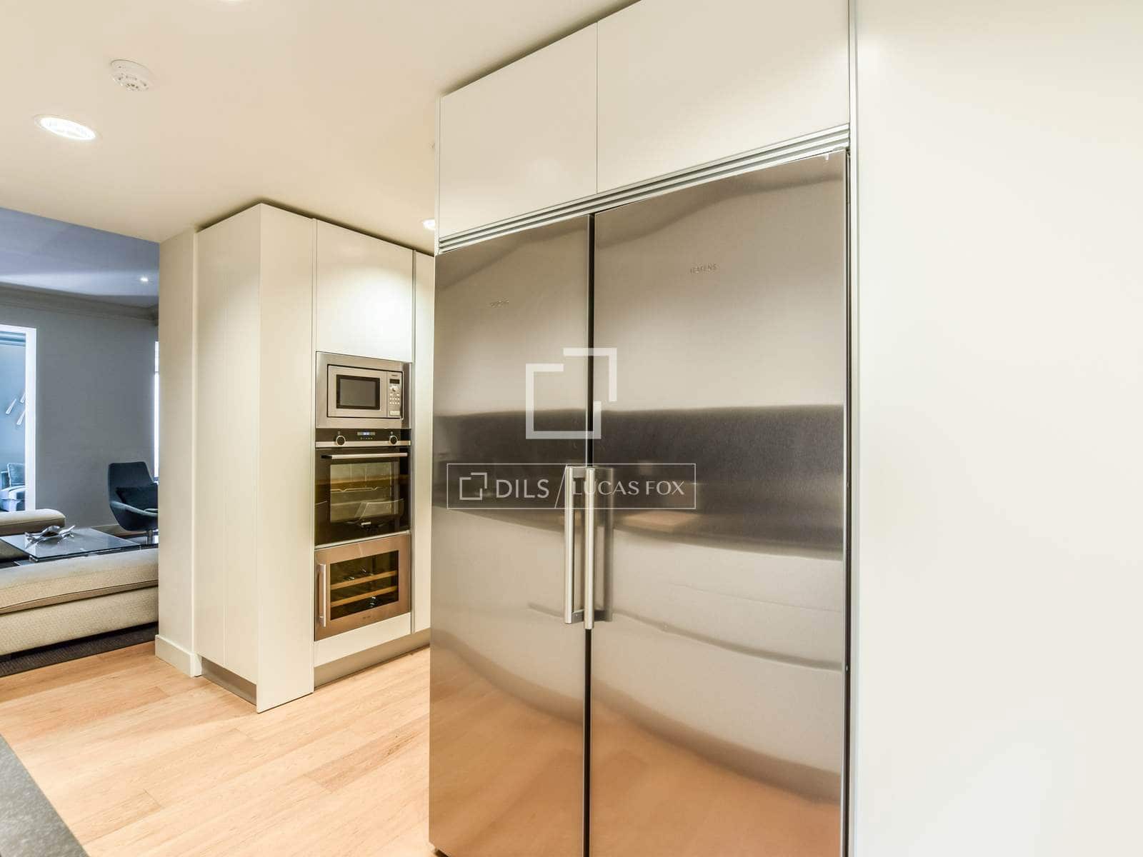 3 quarto Apartamento para arrendar em Madrid cidade - 8 800 € (Ref: 9709130)