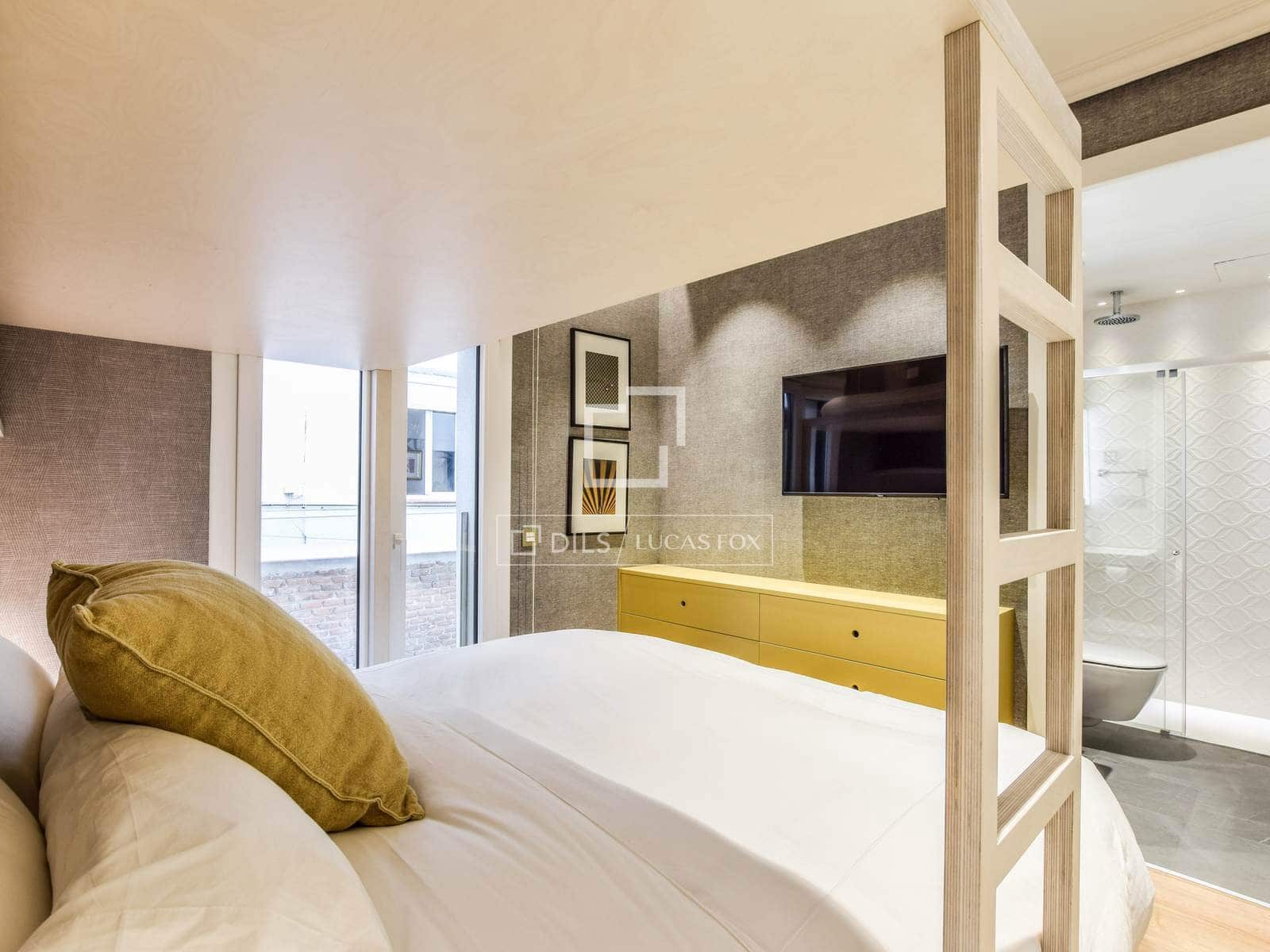 3 quarto Apartamento para arrendar em Madrid cidade - 8 800 € (Ref: 9709130)