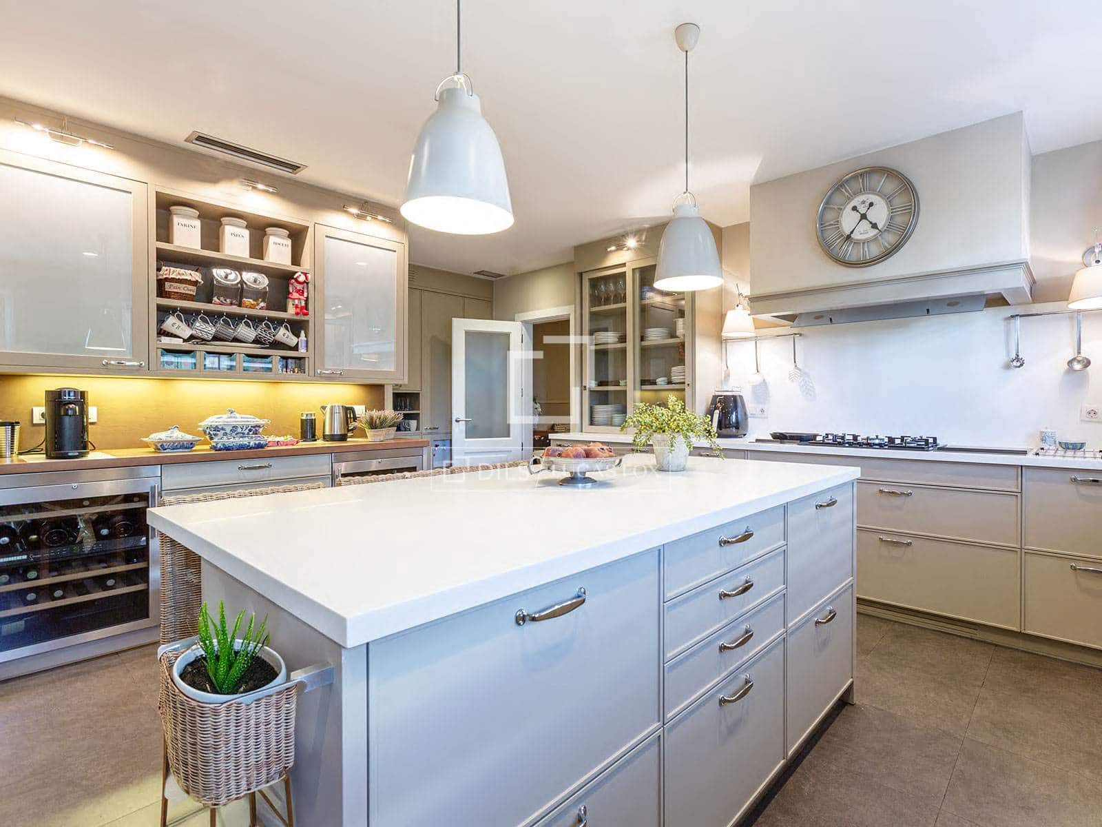 6 bedroom Apartment for sale in Barcelona city with garage - € 5,500,000 (Ref: 9714171)