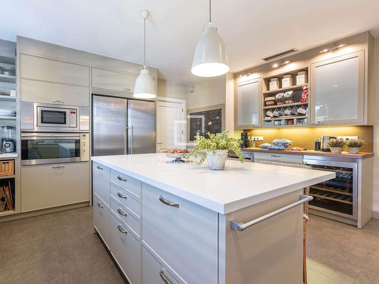 6 bedroom Apartment for sale in Barcelona city with garage - € 5,500,000 (Ref: 9714171)