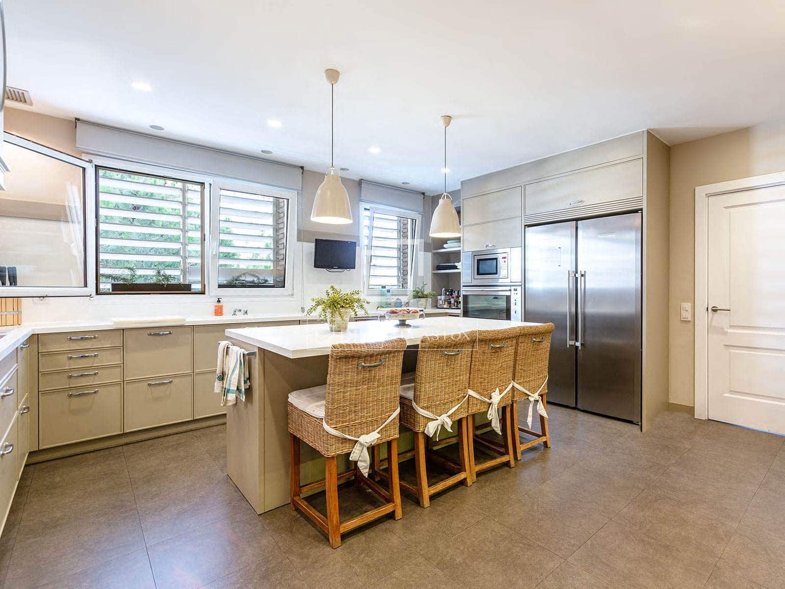 6 bedroom Apartment for sale in Barcelona city with garage - € 5,500,000 (Ref: 9714171)