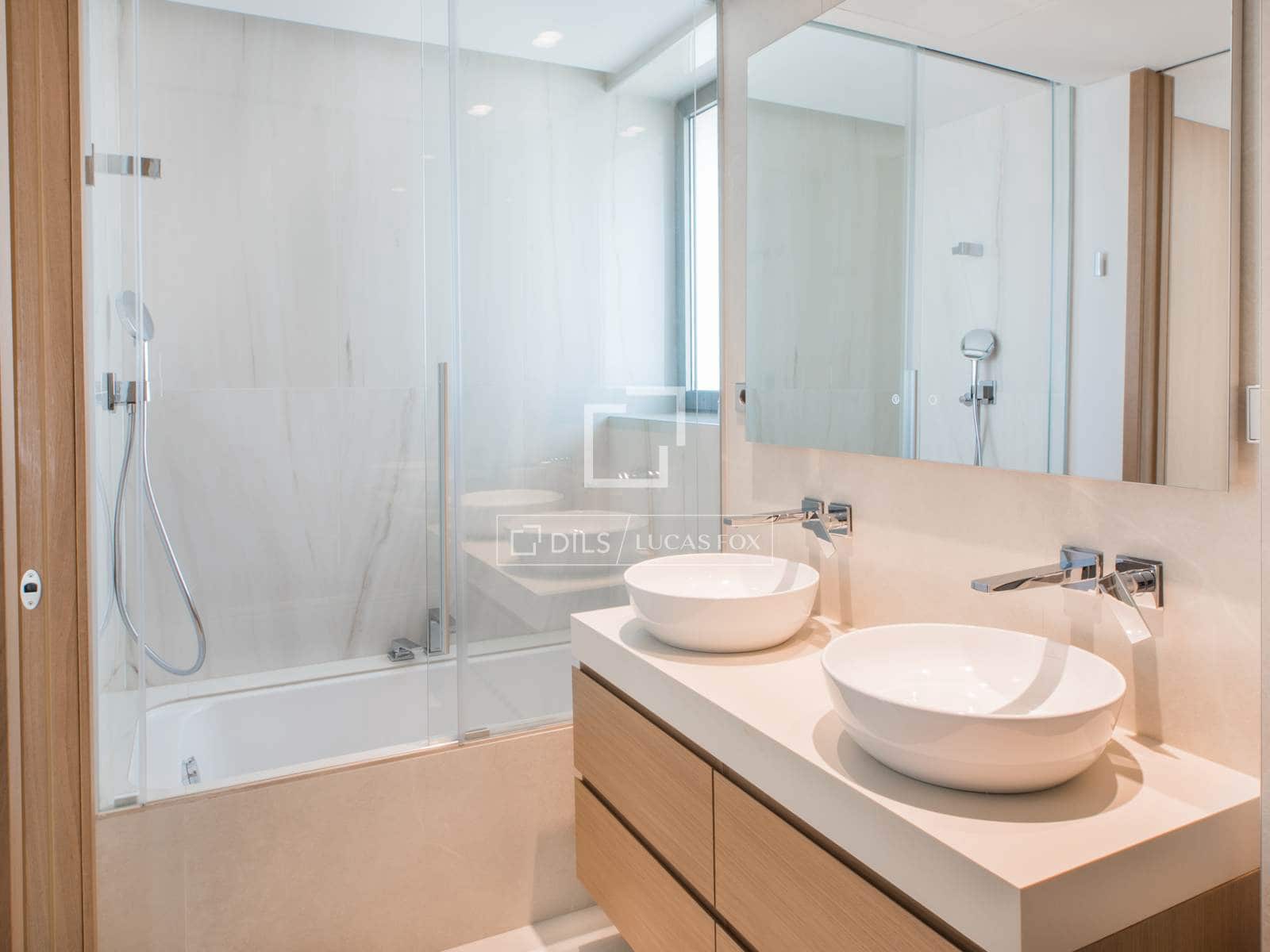 2 bedroom Apartment for sale in Malaga city with pool garage - € 1,700,000 (Ref: 9714172)