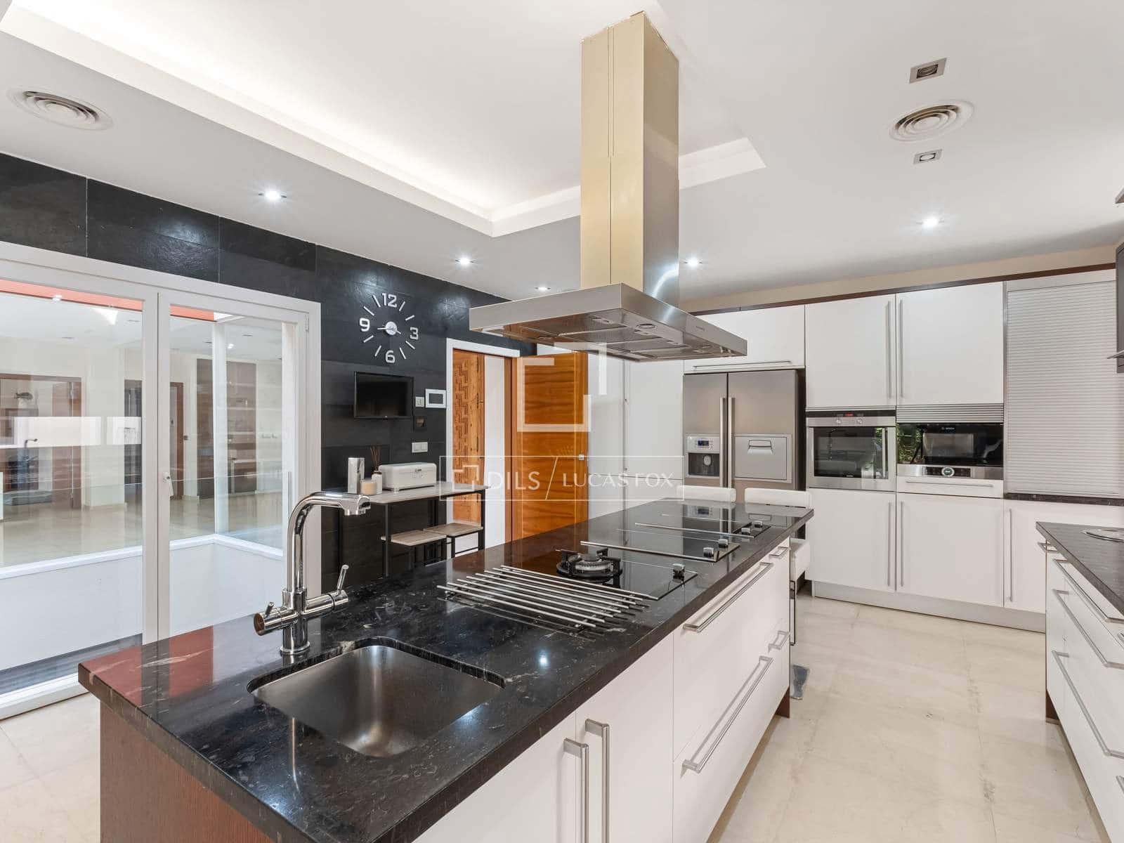 5 bedroom Villa for sale in Alicante / Alacant city with pool garage - € 1,490,000 (Ref: 9715425)