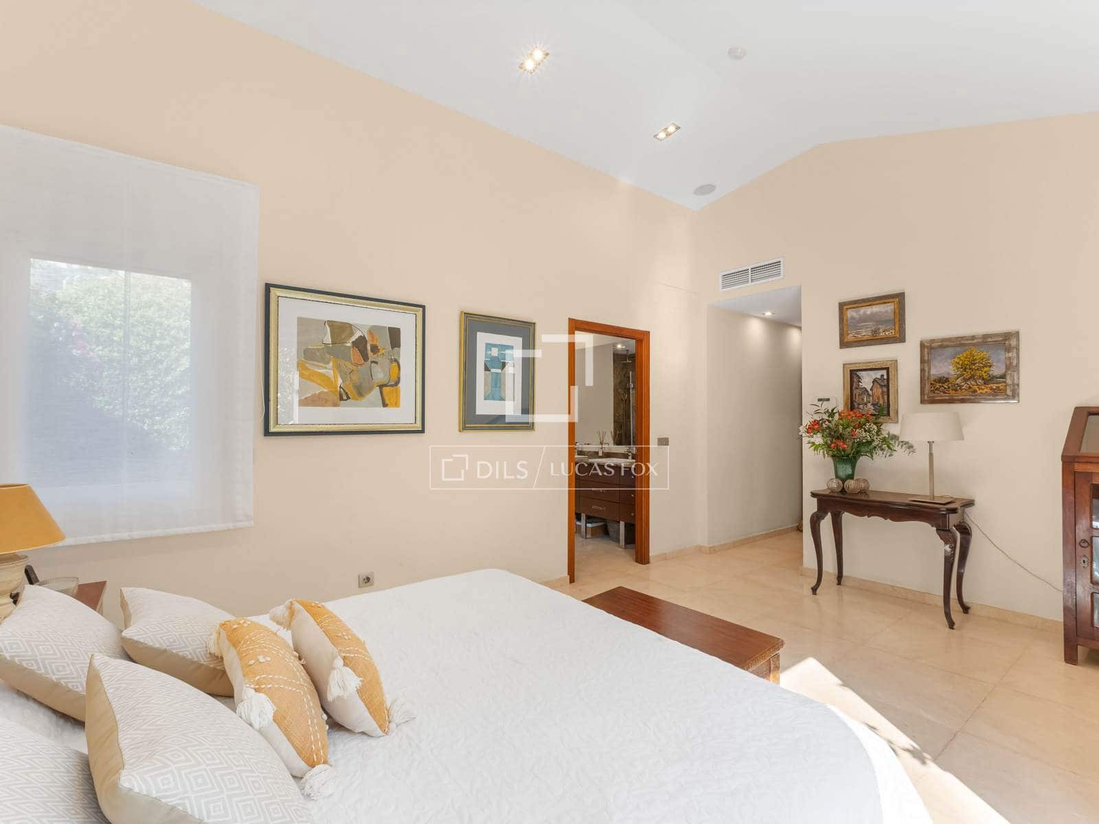 5 bedroom Villa for sale in Alicante / Alacant city with pool garage - € 1,490,000 (Ref: 9715425)