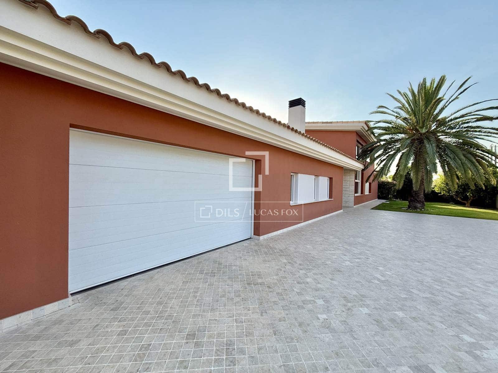5 bedroom Villa for sale in Alicante / Alacant city with pool garage - € 1,490,000 (Ref: 9715425)