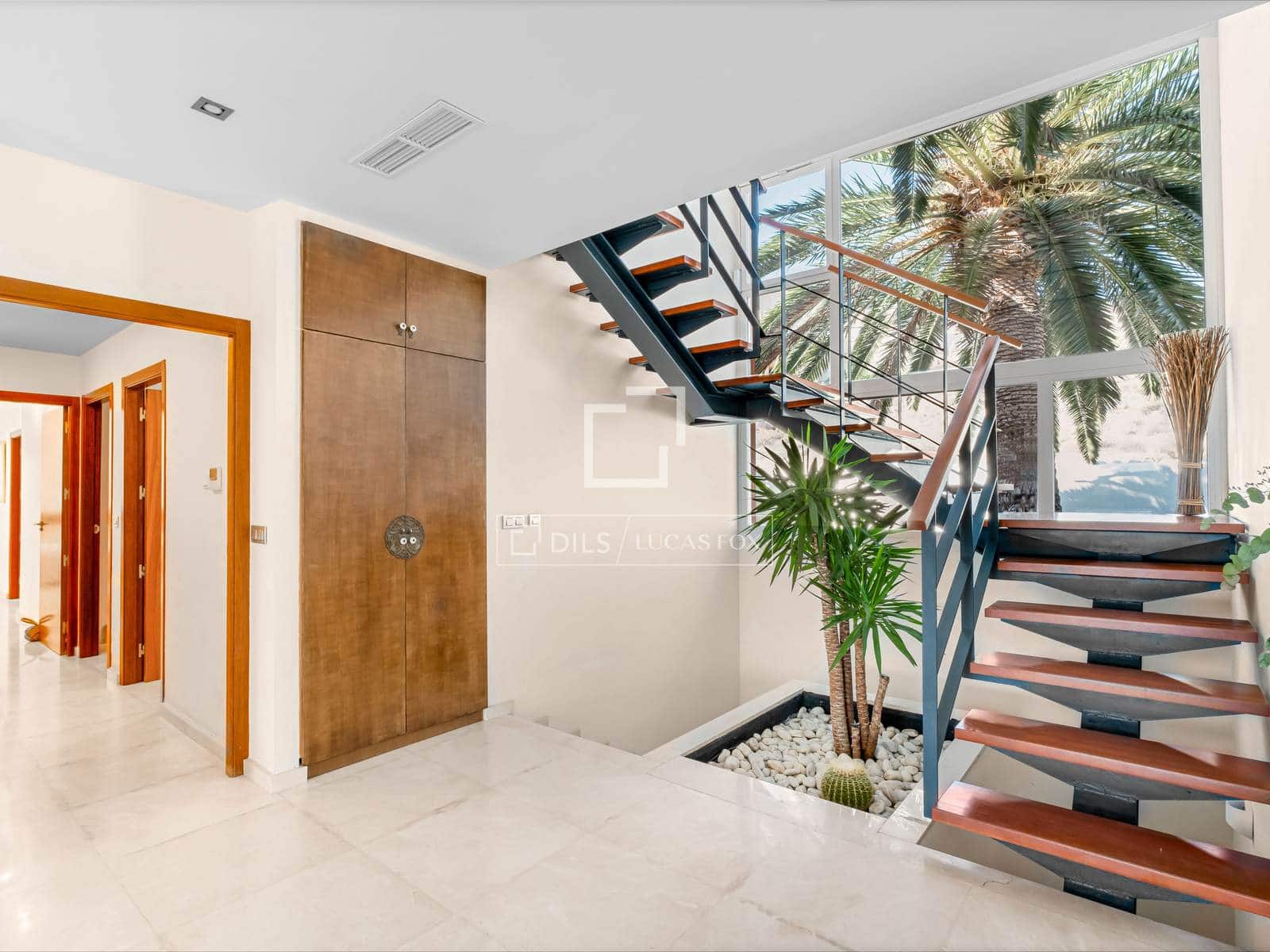 5 bedroom Villa for sale in Alicante / Alacant city with pool garage - € 1,490,000 (Ref: 9715425)