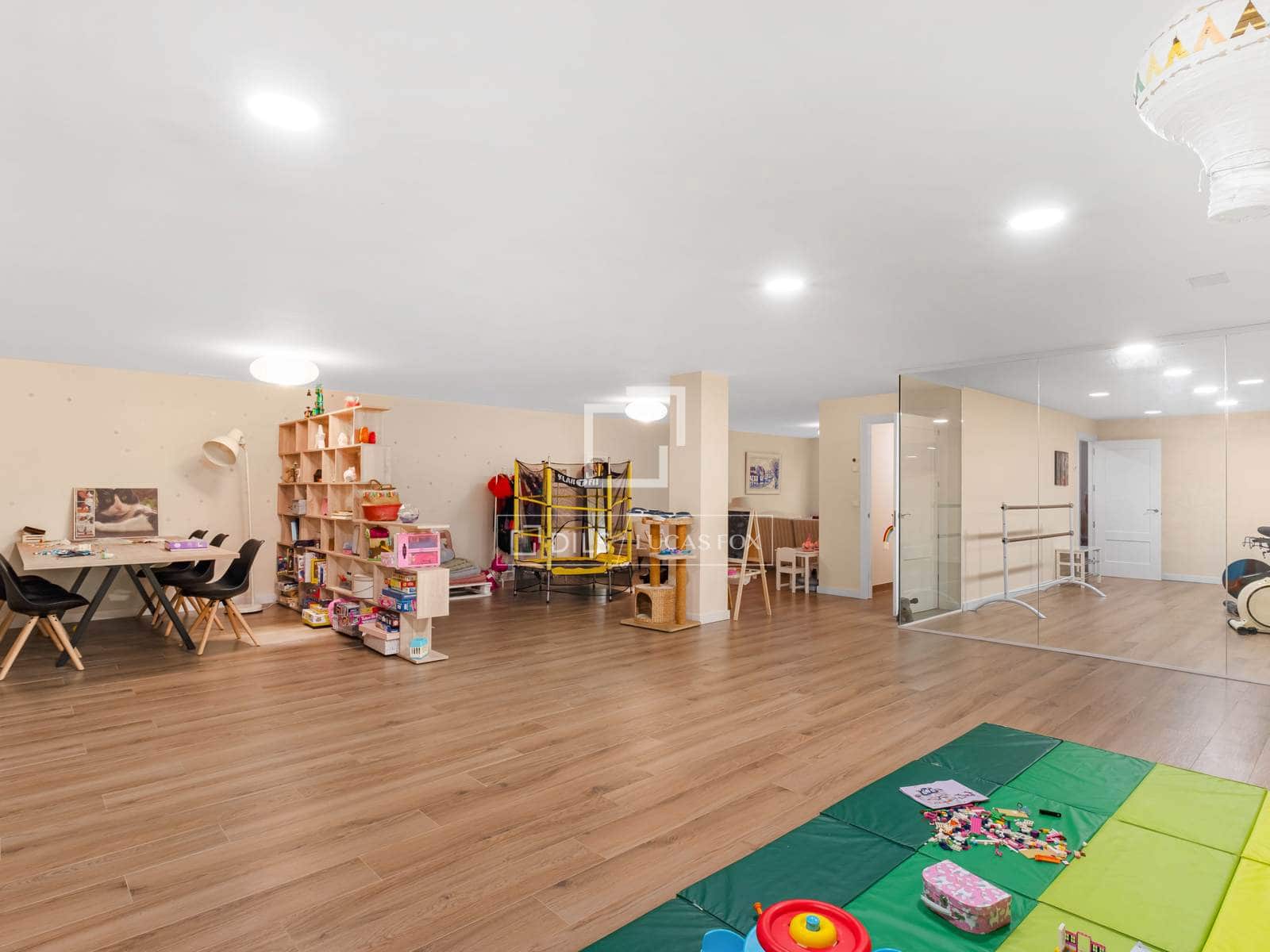 5 bedroom Villa for sale in Alicante / Alacant city with pool garage - € 1,490,000 (Ref: 9715425)