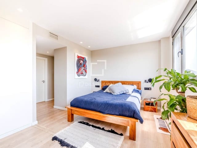 Ático de 4 habitaciones en Sitges en venta con piscina garaje - 1.245.000 € (Ref: 9715430)