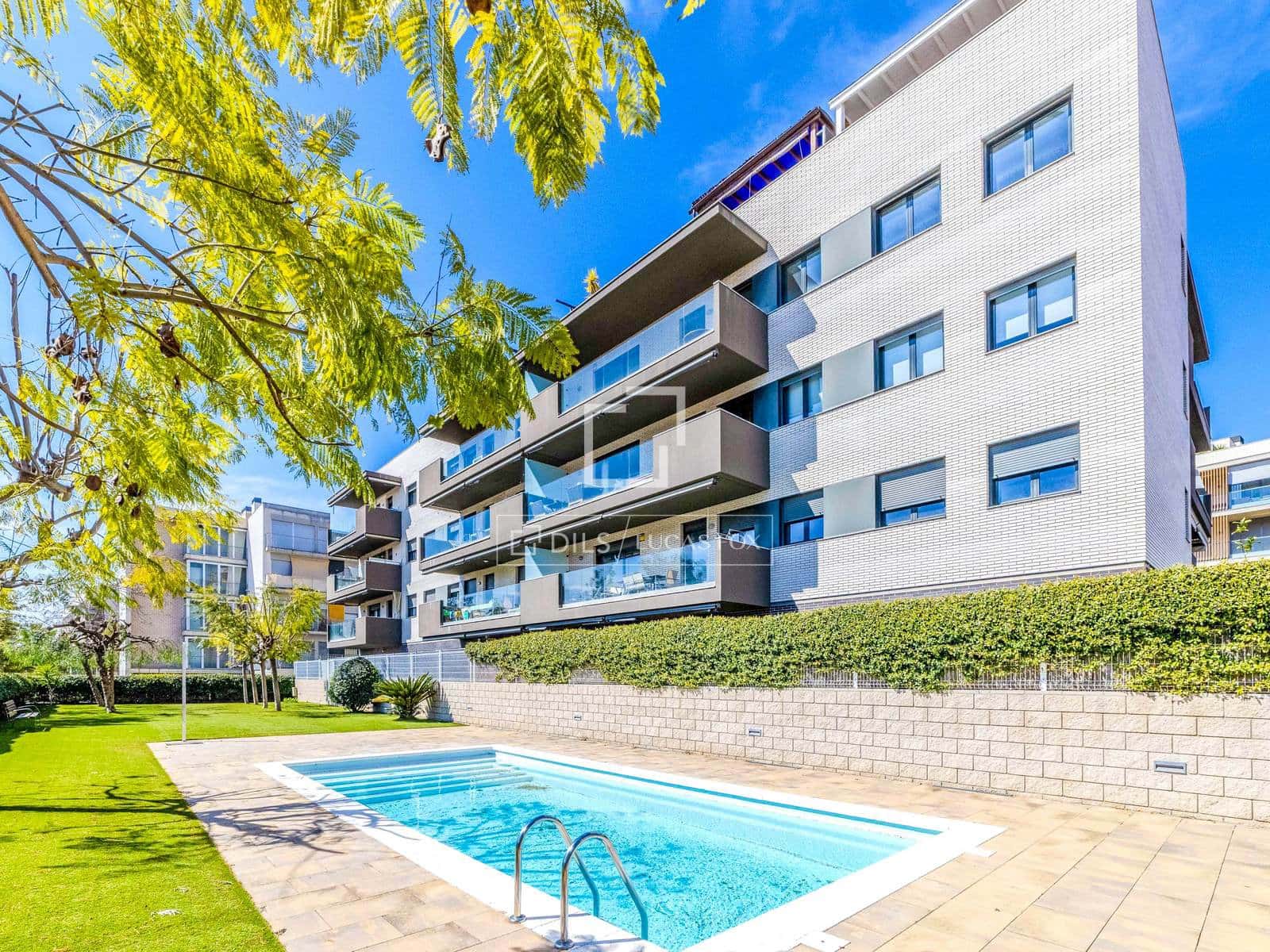 4 soveværelse Penthouse til salg i Sitges med swimmingpool garage - € 1.245.000 (Ref: 9715430)