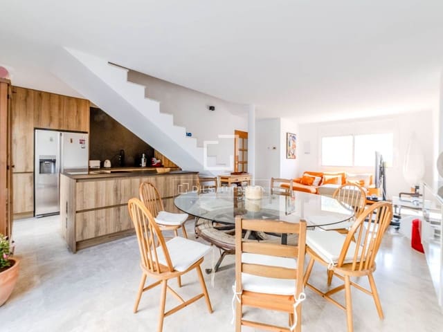 4 Zimmer Villa zu verkaufen in Sitges mit Pool Garage - 840.000 € (Ref: 9715431)