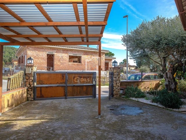 Chalet de 3 habitaciones en Calonge i Sant Antoni en venta con piscina garaje - 395.000 € (Ref: 9715440)