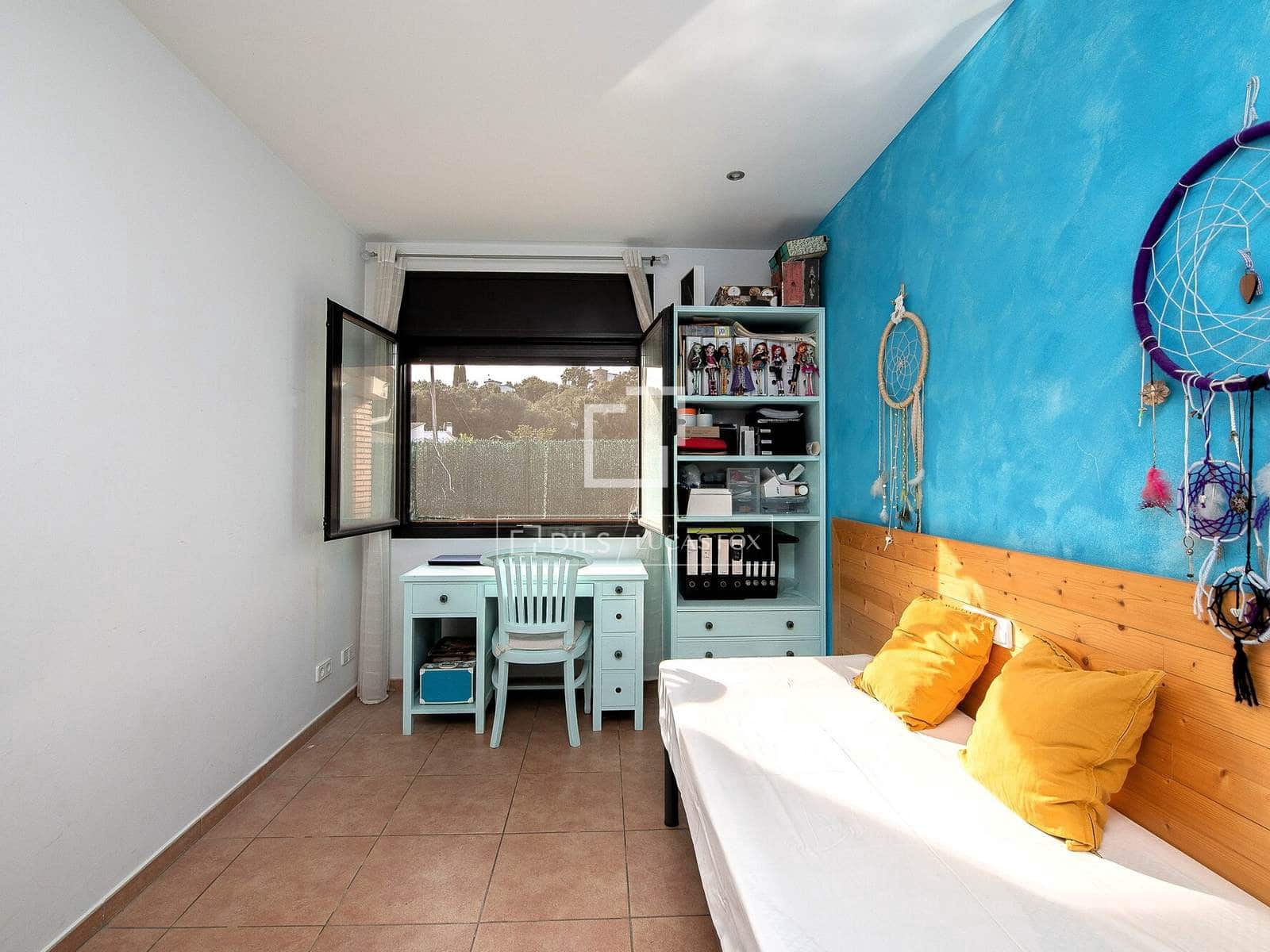 3 bedroom Villa for sale in Calonge i Sant Antoni with pool garage - € 395,000 (Ref: 9715440)