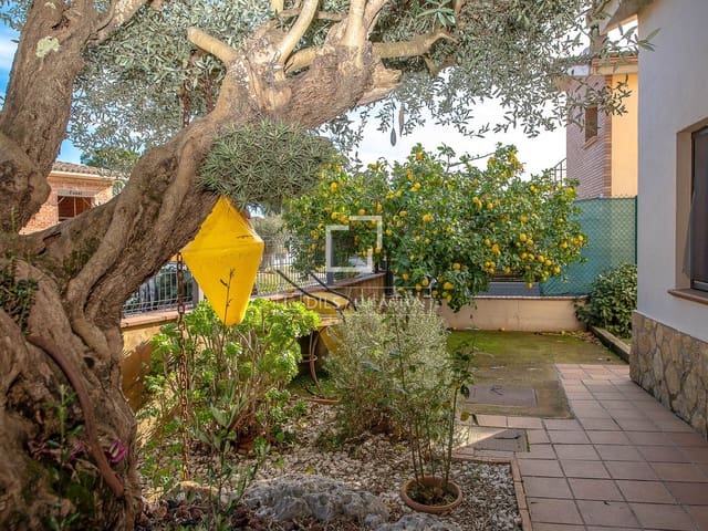 Chalet de 3 habitaciones en Calonge i Sant Antoni en venta con piscina garaje - 395.000 € (Ref: 9715440)