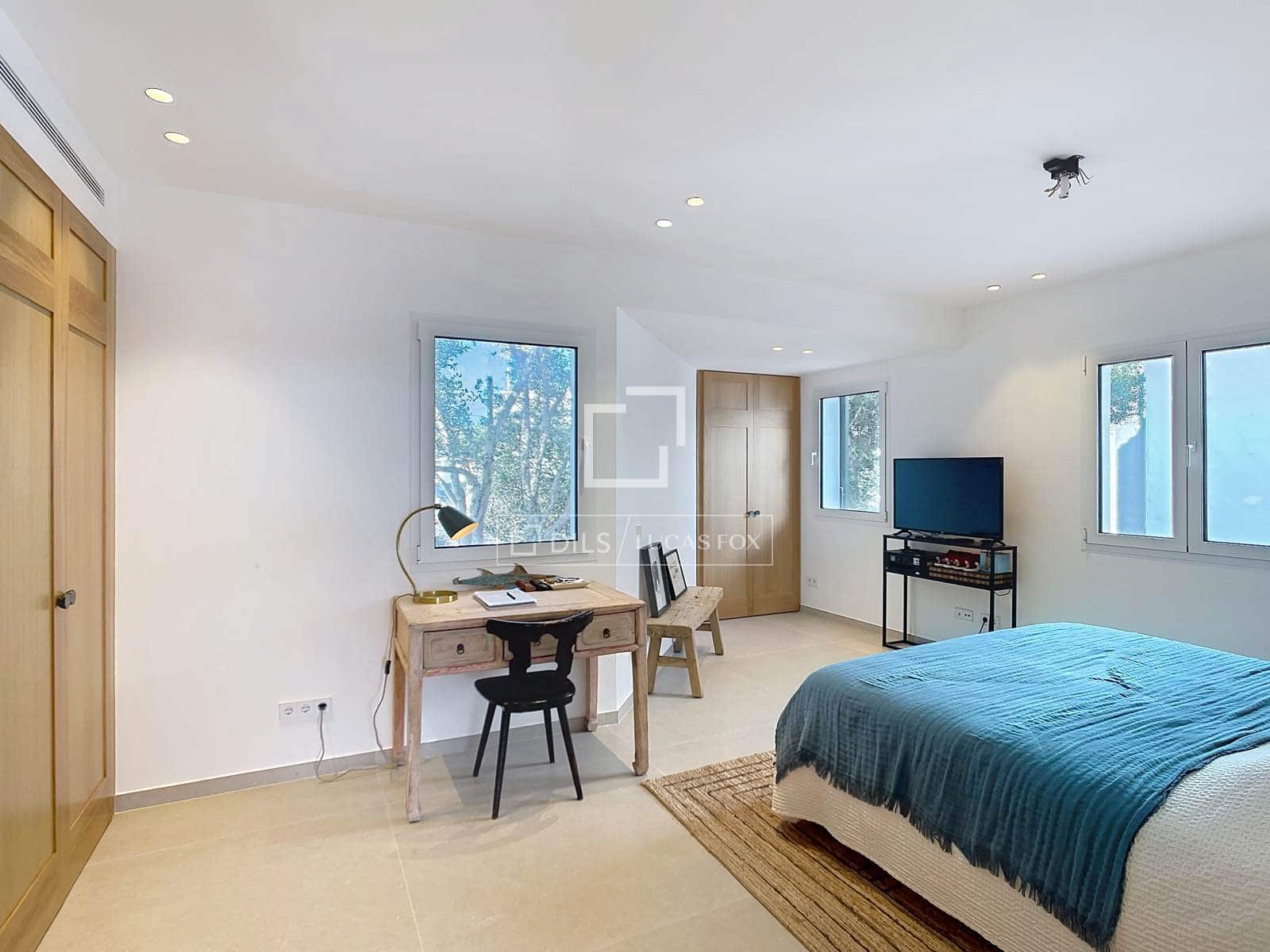 4 bedroom Villa for rent in Ciutadella de Menorca with garage - € 30,000 (Ref: 9715441)