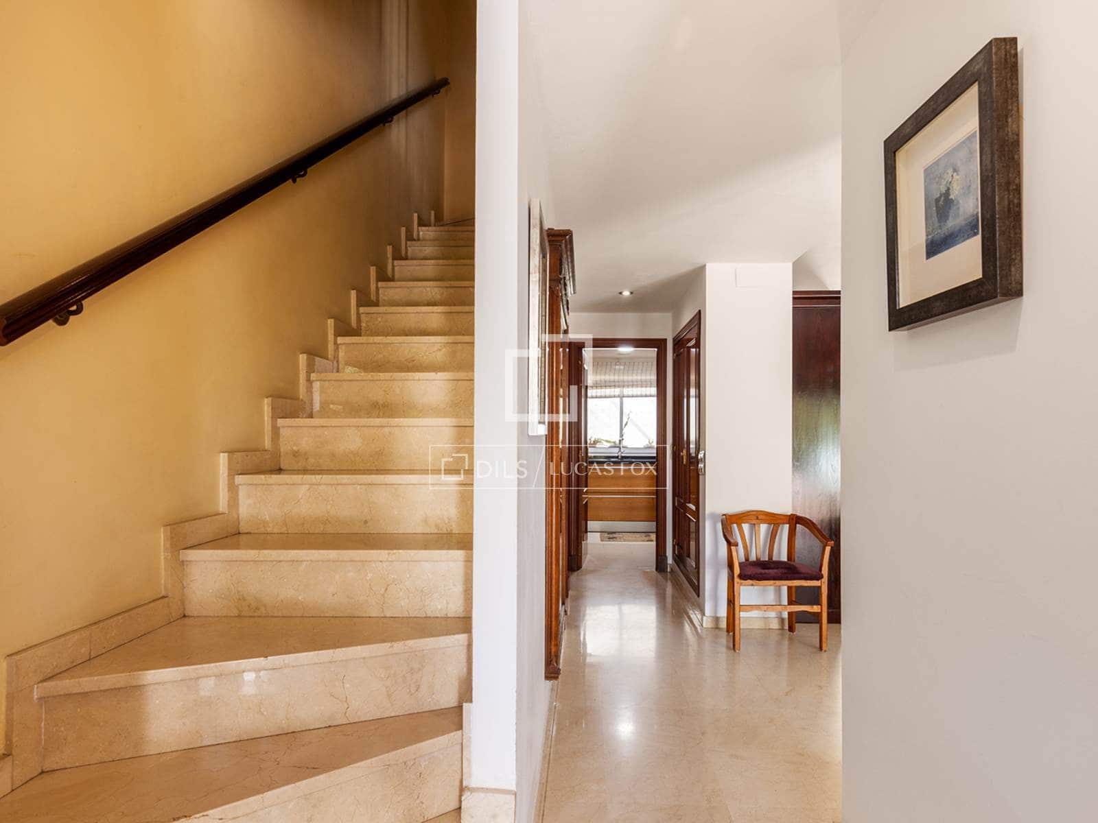 4 soveværelse Villa til salg i Estepona med garage - € 690.000 (Ref: 9716600)