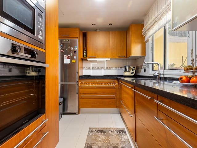 4 sovrum Villa till salu i Estepona Pueblo, Estepona med garage - 690 000 € (Ref: 9716600)