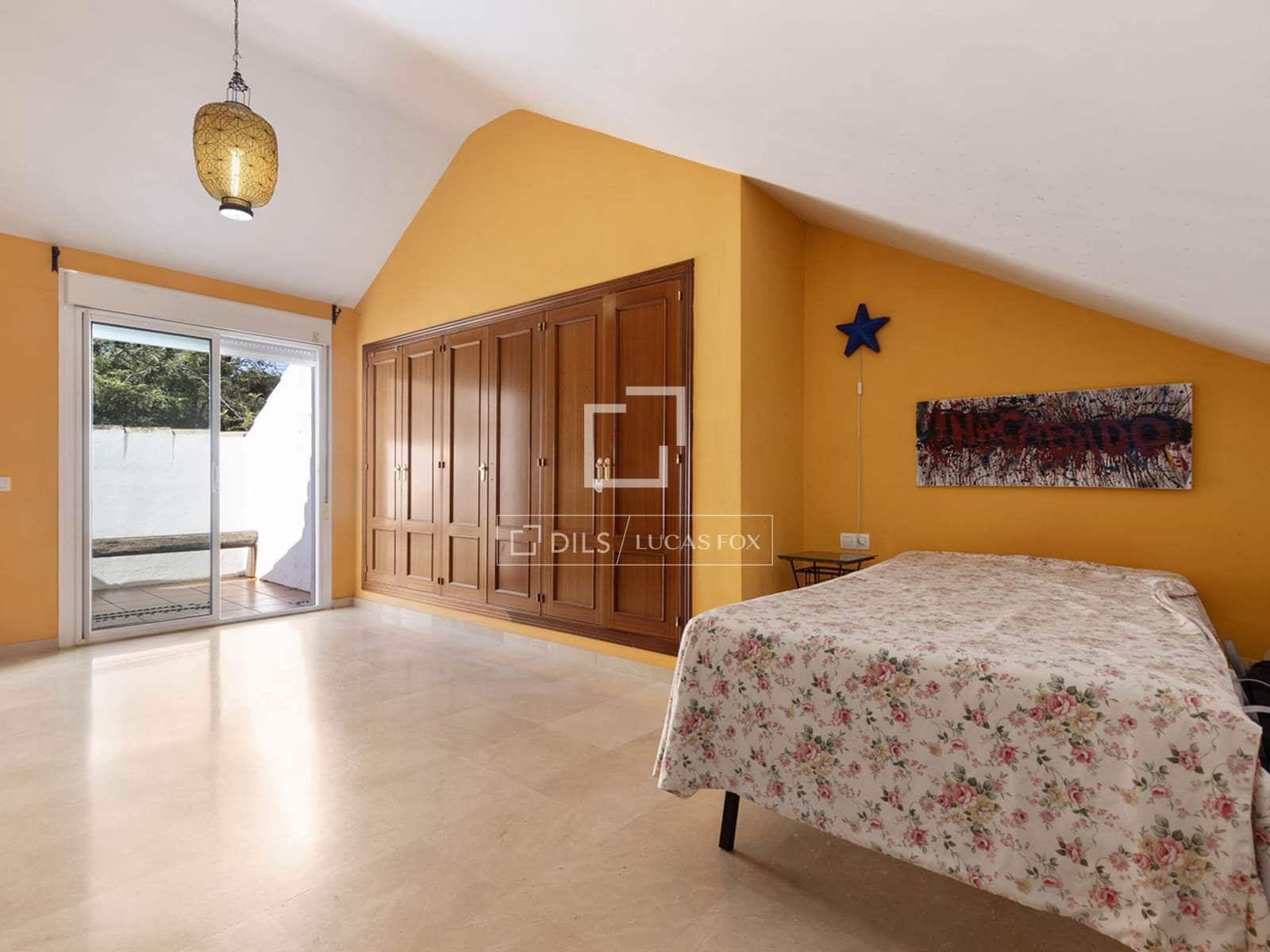 4 soveværelse Villa til salg i Estepona med garage - € 690.000 (Ref: 9716600)