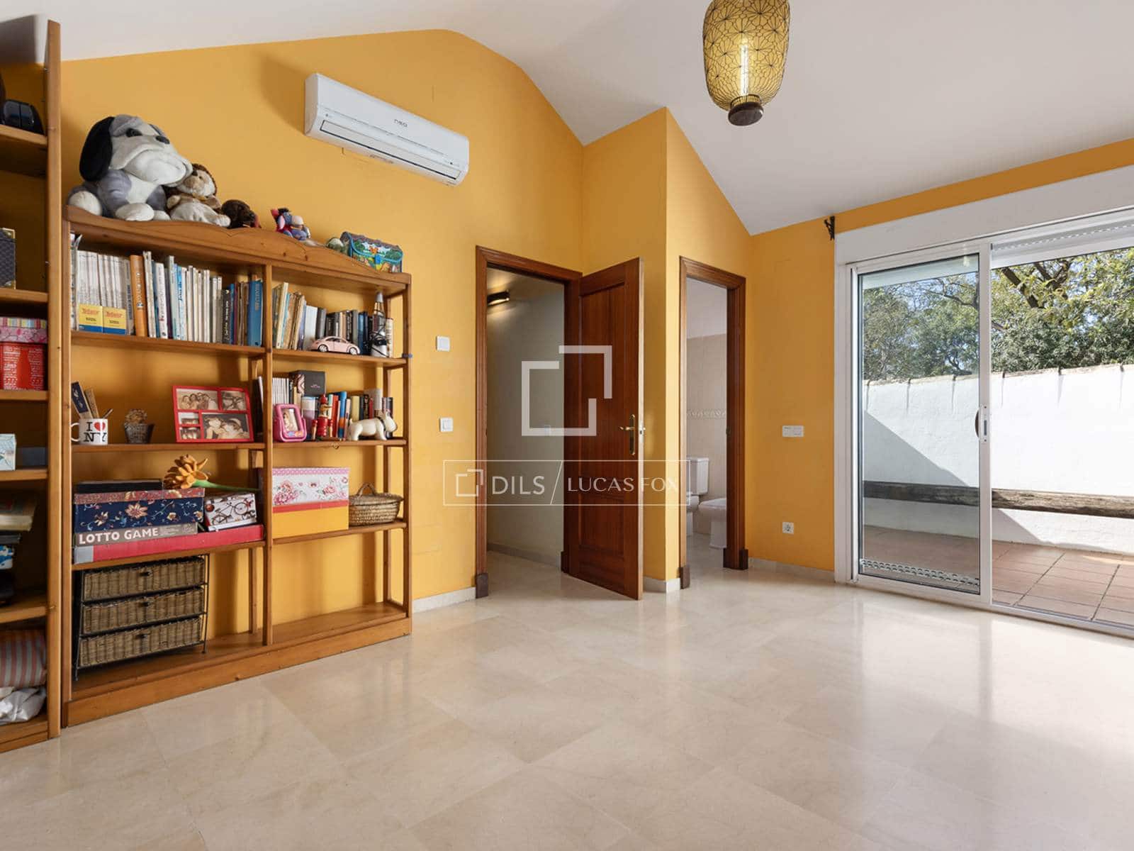 4 soveværelse Villa til salg i Estepona med garage - € 690.000 (Ref: 9716600)