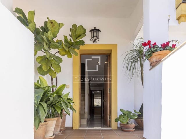 4 sovrum Villa till salu i Estepona Pueblo, Estepona med garage - 690 000 € (Ref: 9716600)