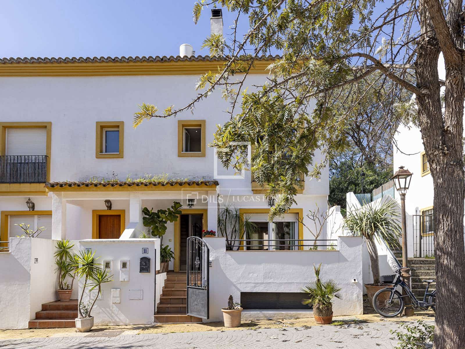 4 soveværelse Villa til salg i Estepona med garage - € 690.000 (Ref: 9716600)