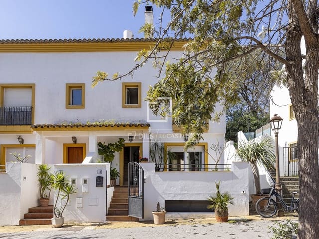 4 sovrum Villa till salu i Estepona Pueblo, Estepona med garage - 690 000 € (Ref: 9716600)