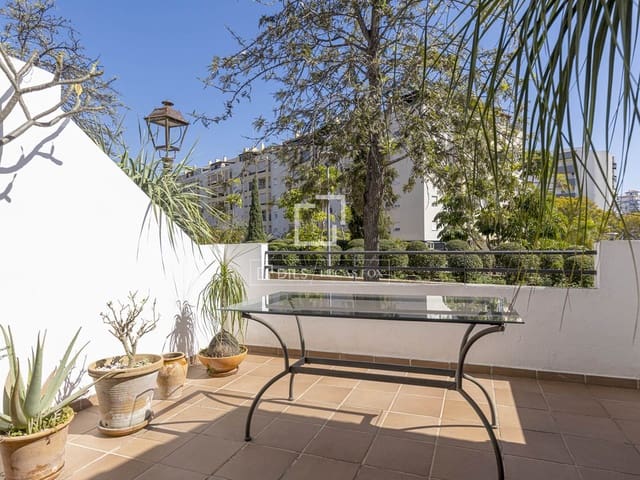 4 sovrum Villa till salu i Estepona Pueblo, Estepona med garage - 690 000 € (Ref: 9716600)