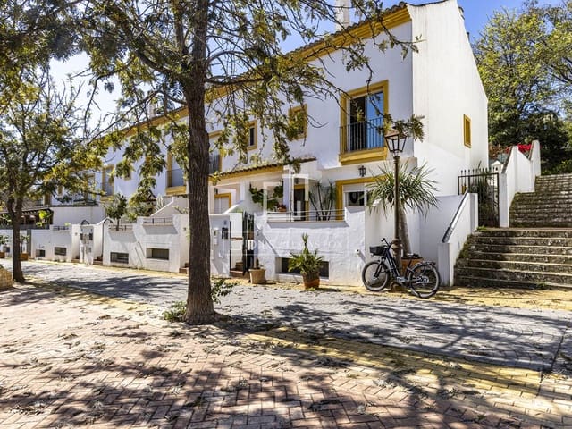 4 sovrum Villa till salu i Estepona Pueblo, Estepona med garage - 690 000 € (Ref: 9716600)