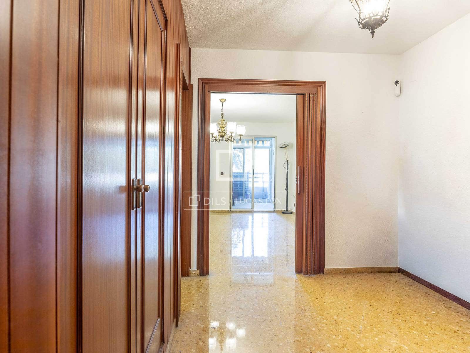Apartamento de 4 habitaciones en València ciudad en venta - 460.000 € (Ref: 9716736)