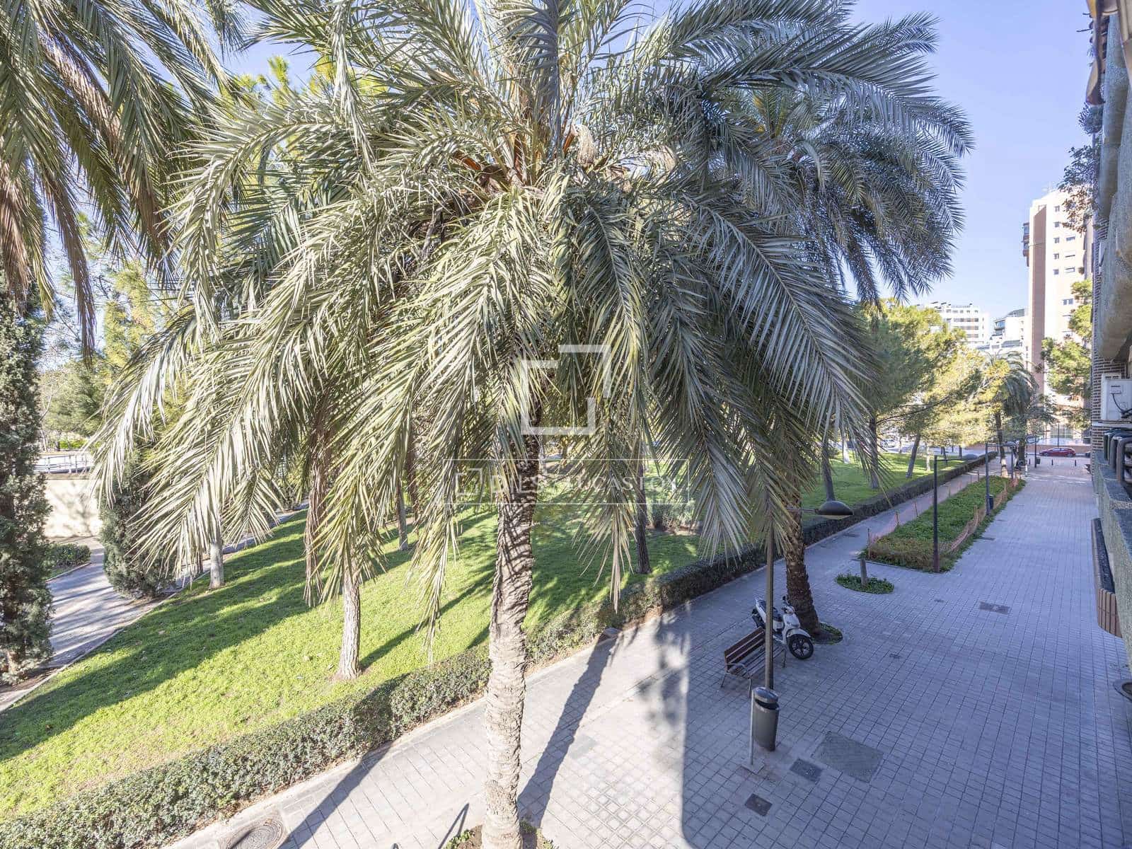 Apartamento de 4 habitaciones en València ciudad en venta - 460.000 € (Ref: 9716736)