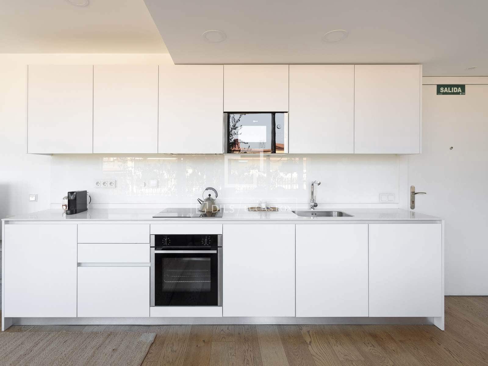 2 soveværelse Penthouse til leje i Madrid by med garage - € 4.500 (Ref: 9720428)