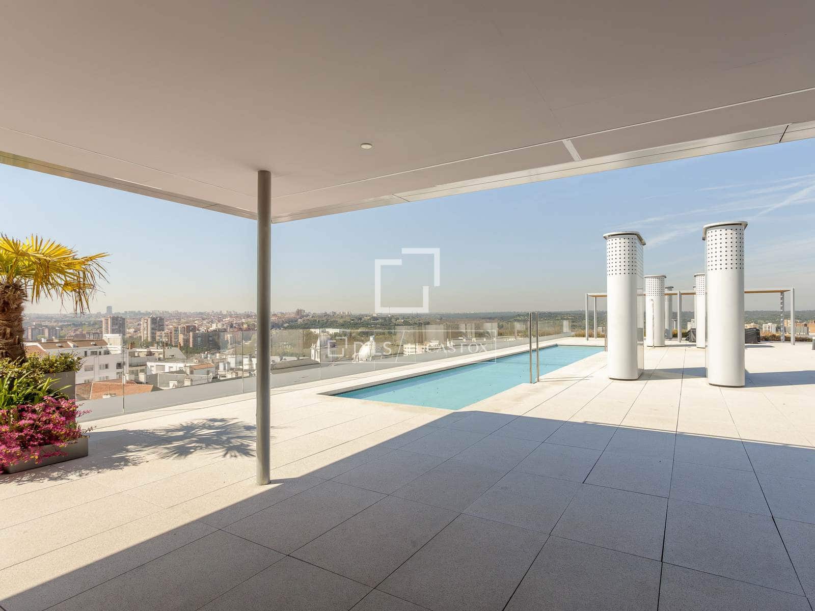 2 soveværelse Penthouse til leje i Madrid by med garage - € 4.500 (Ref: 9720428)