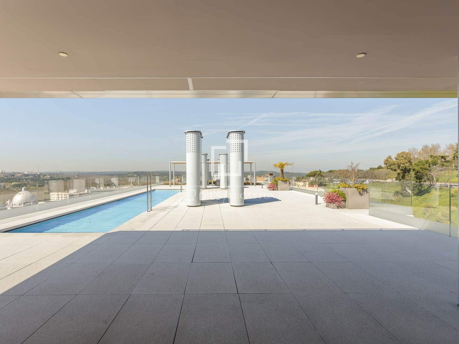 2 soveværelse Penthouse til leje i Madrid by med garage - € 4.500 (Ref: 9720428)