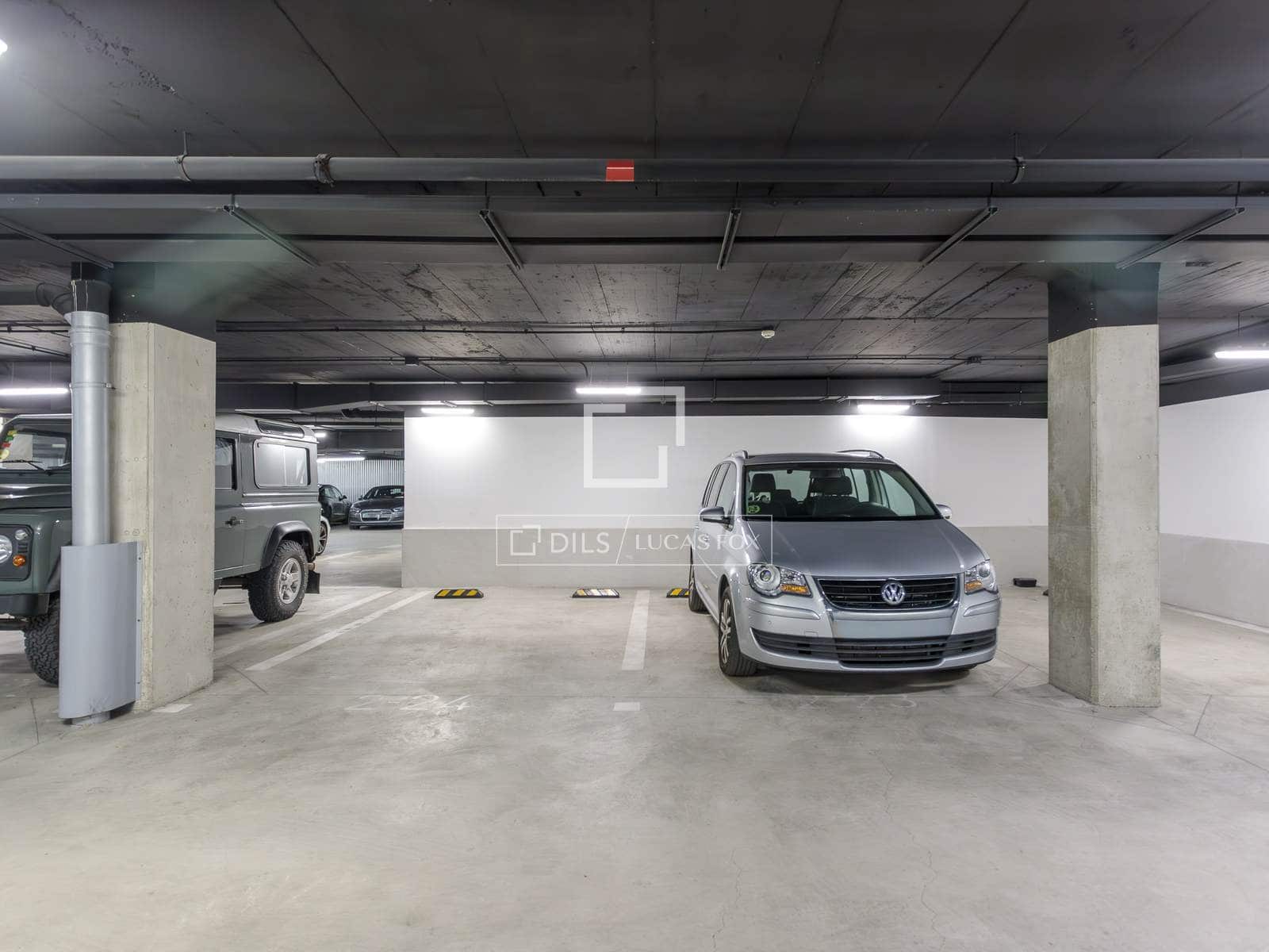 2 soveværelse Penthouse til leje i Madrid by med garage - € 4.500 (Ref: 9720428)