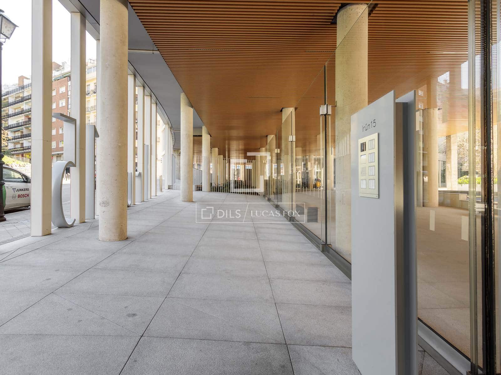 2 soveværelse Penthouse til leje i Madrid by med garage - € 4.500 (Ref: 9720428)