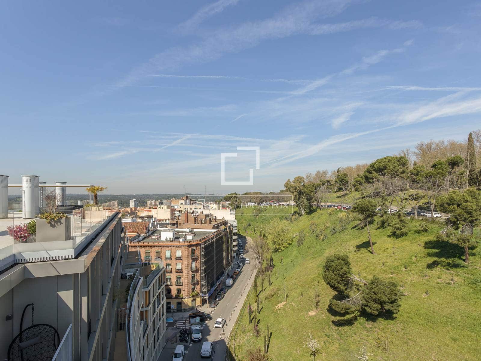 2 soveværelse Penthouse til leje i Madrid by med garage - € 4.500 (Ref: 9720428)