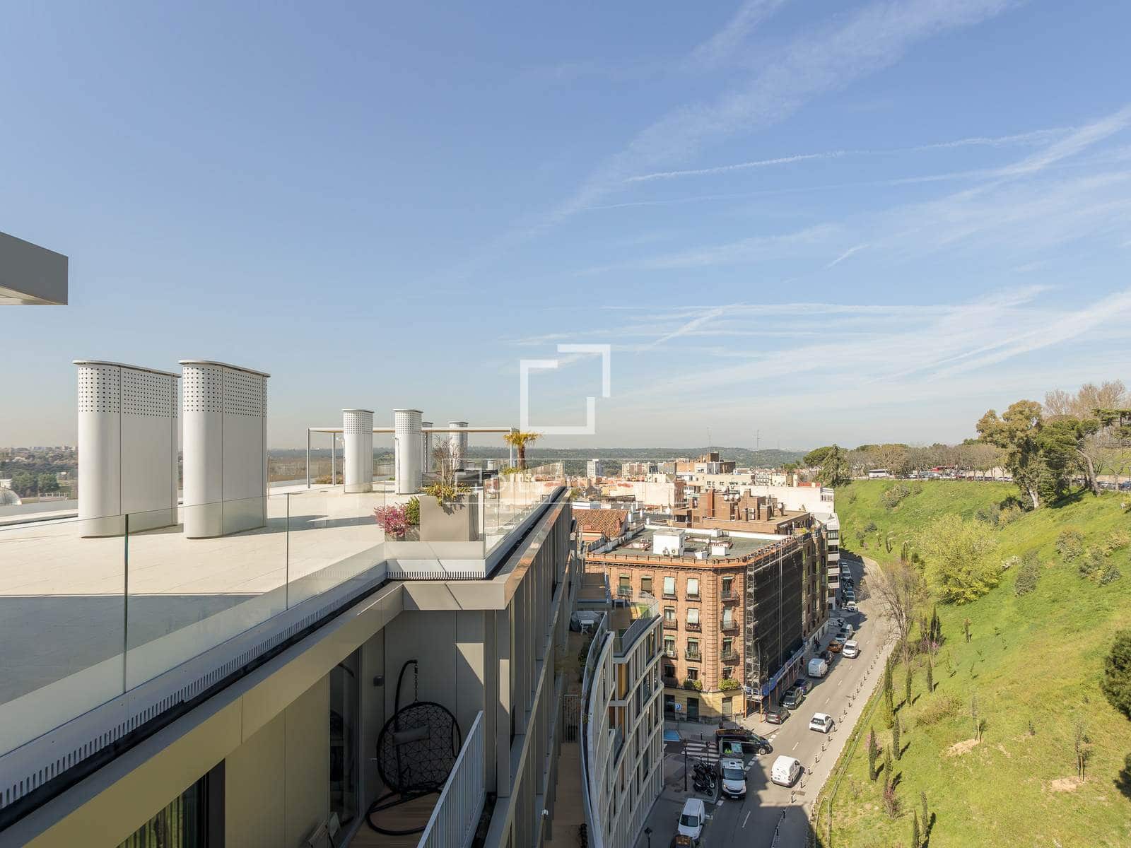 2 soveværelse Penthouse til leje i Madrid by med garage - € 4.500 (Ref: 9720428)