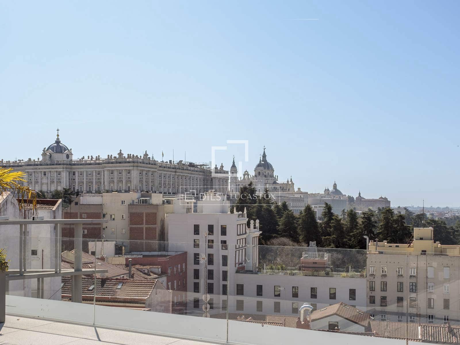 2 soveværelse Penthouse til leje i Madrid by med garage - € 4.500 (Ref: 9720428)