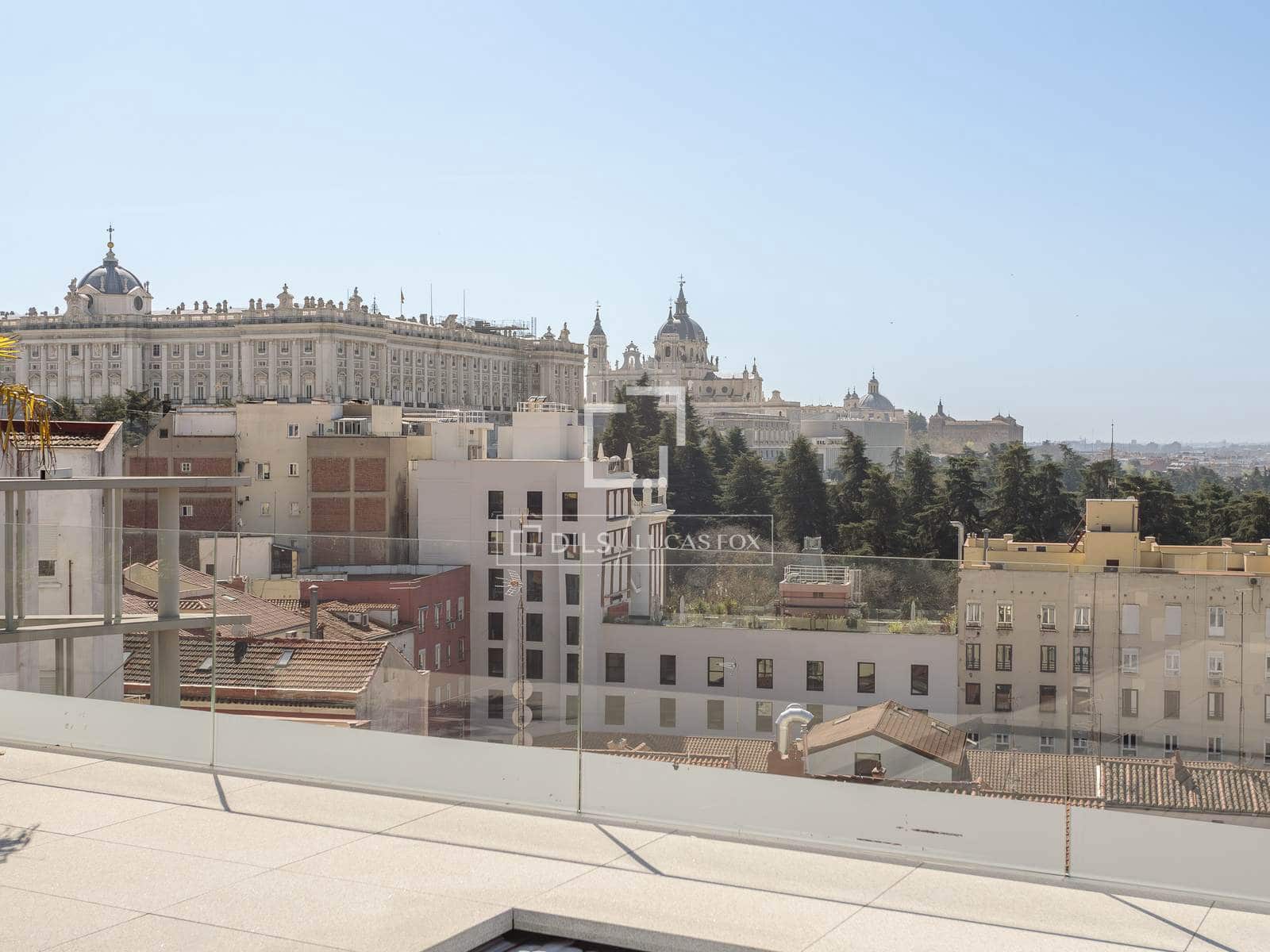 2 soveværelse Penthouse til leje i Madrid by med garage - € 4.500 (Ref: 9720428)