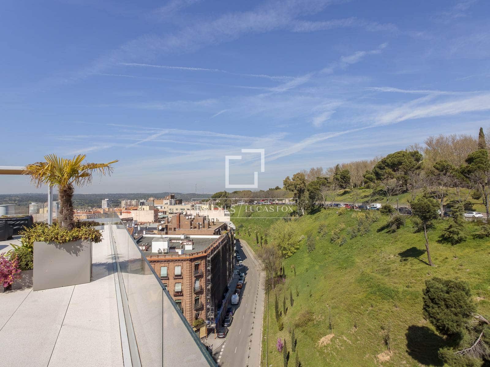 2 soveværelse Penthouse til leje i Madrid by med garage - € 4.500 (Ref: 9720428)