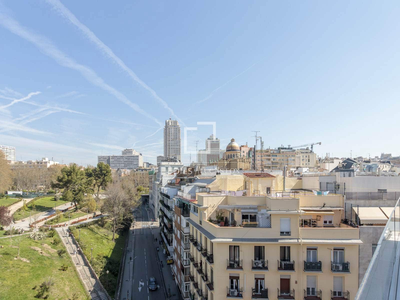 2 soveværelse Penthouse til leje i Madrid by med garage - € 4.500 (Ref: 9720428)